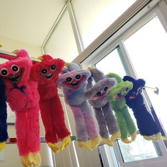 Poppy Playtime Plush - Huggy Wuggy (Black) - Picture 3 of 4